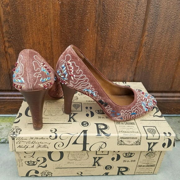 Vintage Beautiful Suede Aldo Embroidered Suede Heels - Picture 4 of 6